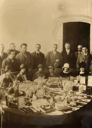 Gioielli della corona russa e uova Fabergé preparati per la vendita all