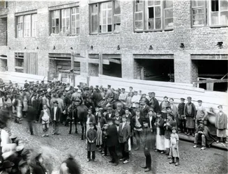 Operai delle fabbriche di San Pietroburgo in sciopero contro il massacro di Lena, 1912