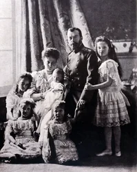 La famiglia dello Zar Nicola II (1868 - 1918). Da sinistra a destra: Granduchessa Tatiana nata l