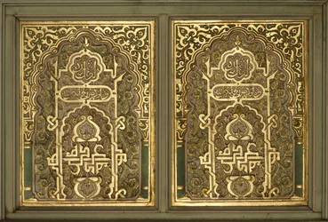 Un pannello di una stanza moresca del XIX secolo, legno dorato e dipinto, attribuito a Ippolito Antonovich Monighetti