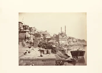 Benares; la Grande Moschea di Arungzebe e i Ghats adiacenti