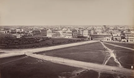 Calcutta. Veduta generale. Palazzo del governo in primo piano