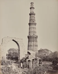 Delhi. Il Kootub Minar o torre nella città in rovina della Vecchia Delhi