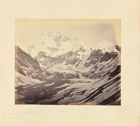 Grande picco innevato, a sud del passo di Hampta