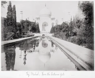 Taj Mahal, dal portale d