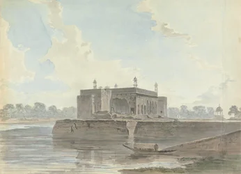 Palazzo in rovina vicino a un fiume