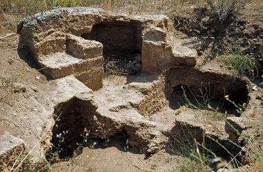 Cultura nuragica sarda: rovine della città prenuragica sul sito megalitico di Anghelu Ruju: la torre centrale. XX secolo a.C. Alghero, Sardegna, Italia