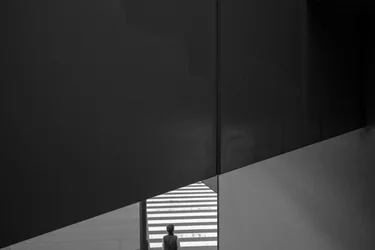 Figura solitaria - Geometria urbana