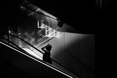 Luce per scale mobili urbane