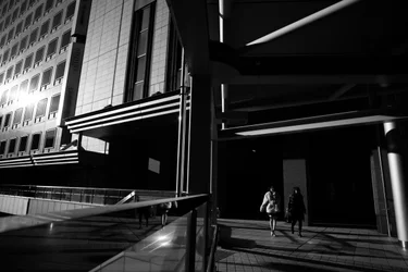 Camminata tra le ombre urbane
