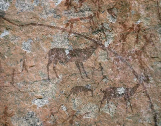 ARTE AFRICANA: Pittura rupestre a Ngomo Carera, nella catena di Domboshawa, 20 miglia a nord... (affresco)