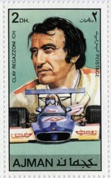 Francobollo degli Emirati Arabi Uniti che rappresenta il pilota automobilistico svizzero Clay Regazzoni (nato nel 1939)