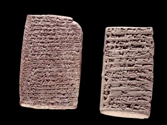 Mesopotamia: tavolette assire e babilonesi con iscrizioni cuneiformi