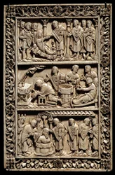 Arte carolingia: miracolo della Santa Ampolla, dittico in avorio che raffigura in alto, la resurrezione di una giovane ragazza, al centro un battesimo malato, in basso il battesimo di Clodoveo I (466-511) alla presenza della regina Clotilde il 25/12/498. I