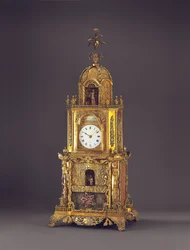 Un rarissimo orologio da tavolo musicale con automa in ormolu e paste, probabilmente Guangzhou, c.1790