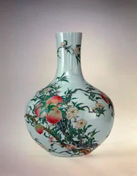 Vaso con pesche, Periodo Qianlong