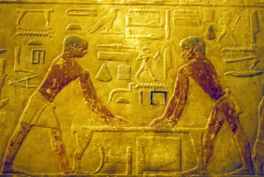 Antico Egitto, Incisione/pittura murale, Mastaba/Tomba di Ti, V Dinastia, Saqqara, Operai che lucidano il legno
