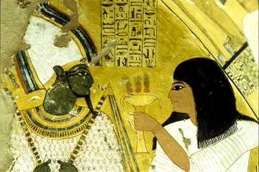 Antico Egitto, Pittura murale Tomba di Inherkhau, Tebe, Tomba dei Nobili, XX dinastia, Inherkhau che offre doni a Osiride (foto)