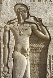 Antico Egitto, pittura/scultura murale, Ihy, figlio di Amon e Mut, Tempio di Hathor, Dendera (foto)