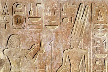 Antico Egitto, Pittura/Scultura murale, Tempio di Karnak/Luxor, Hatshepsut offre pane ad Amon Ra