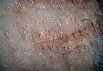 Antico Egitto: rilievo in calcare che rappresenta una canoa dalla Cappella di Mastaba in Akhethetep, intorno al 2300 a.C. V dinastia. Antico Regno. Da Saqqara. Museo del Louvre, Parigi
