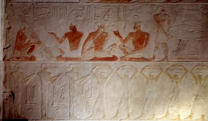 Antico Egitto: rilievo in calcare raffigurante musicisti dalla Cappella di Mastaba in Akhethetep, intorno al 2300 a.C. V dinastia. Antico Impero. Da Saqqara (Sakkara). Parigi, Museo del Louvre