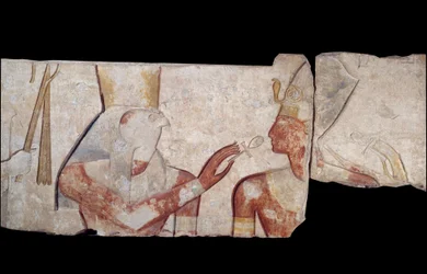 Arte egizia antica: il re Ramses II viene presentato alle divinità Horus, Amon e Hathor