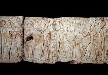 Arte Egizia Antica: Ramses II fa offerte a Osiride. Bassorilievo in calcare da Abydos (1279-1213 a.C.) XIX Dinastia. Nuovo Impero. Parigi, Museo del Louvre
