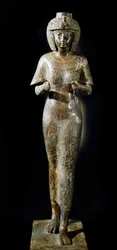 Antichità egizia: statua in bronzo della regina Karomama, moglie del faraone Takelot II. XXI dinastia. Parigi, Museo del Louvre