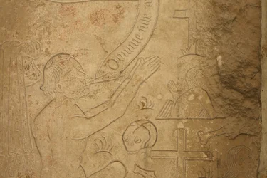 (dettaglio) di un rilievo del chiostro