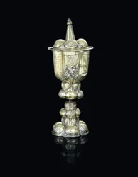 Coppa con coperchio, probabilmente Transilvania, inizio XVII secolo (argento dorato)