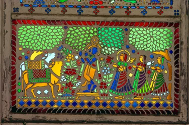 Radha Krishna con Sakhi su vetro colorato