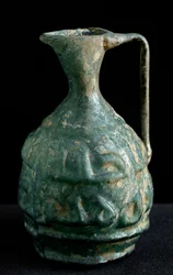 Piccola anfora di vetro con iscrizioni. IX-X secolo Da Iraq. Parigi, Museo del Louvre