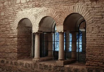 Vista del chiostro della chiesa dei Santi Vincenzo e Anastasio alle Tre Fontane