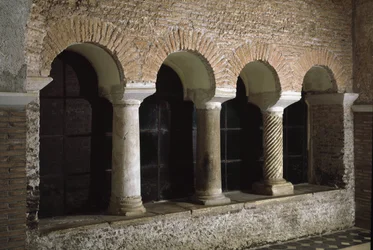 Vista del chiostro della chiesa dei Santi Vincenzo e Anastasio, Abbazia delle Tre Fontane