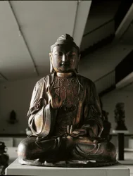 Buddha seduto in posizione lalitasana - scultura, periodo Kamakura (1185-1333)