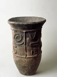 Vaso in terracotta da Chiba, periodo Jomon 13°-11° secolo a.C.