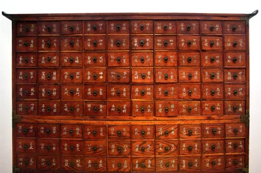 Mobili medici in legno, periodo Joseon, Corea, collezione Kim Chong-hak. Museo nazionale della Corea, Seul, Repubblica di Corea, 2006.