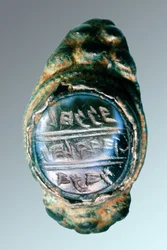 Anello sigillo di Hanan, figlio di Hilkiah il Sacerdote, VII secolo a.C. (metallo e pietra)