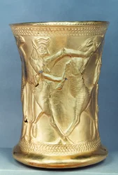 Vaso decorato con creature mitologiche, persiano