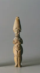 Figurina con un cappello alto, da Susa, Iran, IV-VI secolo d.C.