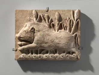 Pannello murale con un cinghiale in carica