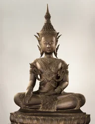 Buddha a grandezza naturale in abiti reali