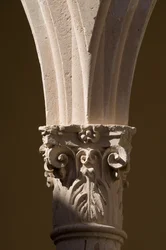 Dettaglio di una colonna nel chiostro del Convento di Santo Domingo