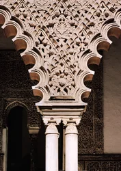 Dettaglio di uno degli archi polilobati del Patio de las Doncellas