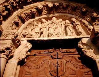 Timpano del portale ovest di Sta Maria del Azogue