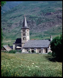 Vista della chiesa di Santa Maria, Arties