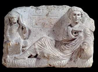 Rilievo funerario in calcare di Taime e sua moglie. da Palmira. 200 d.C. Parigi, Museo del Louvre