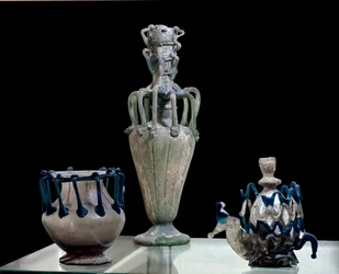 Arte orientale: vasi di vetro realizzati in Siria. Circa 300. Parigi, Museo del Louvre