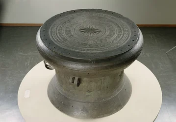 Tamburo, stile Dong Son, II-I secolo a.C. (bronzo)